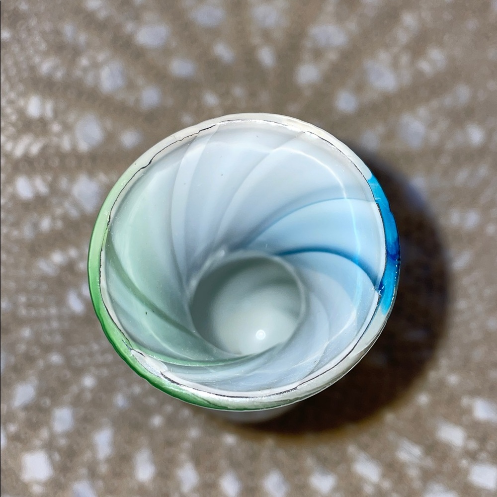 Vintage Kamei Japanese art glass swirl vase. - Picture 5 of 5